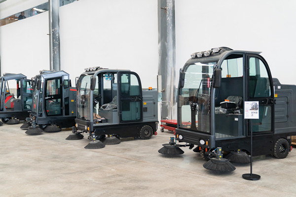 為什么說一臺橙犀工業掃地機頂三臺車的功能