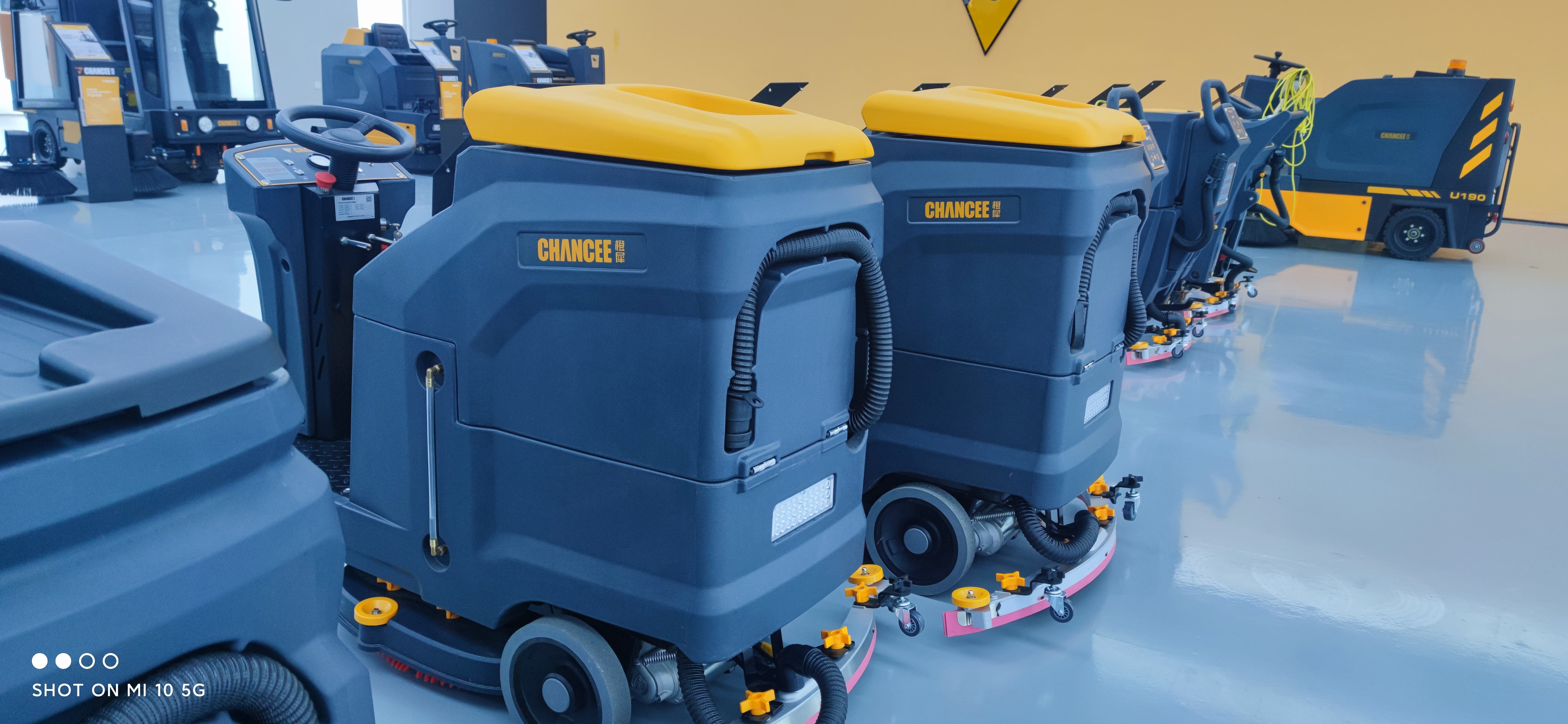 使用駕駛式洗地機(jī)真的會環(huán)保嘛?