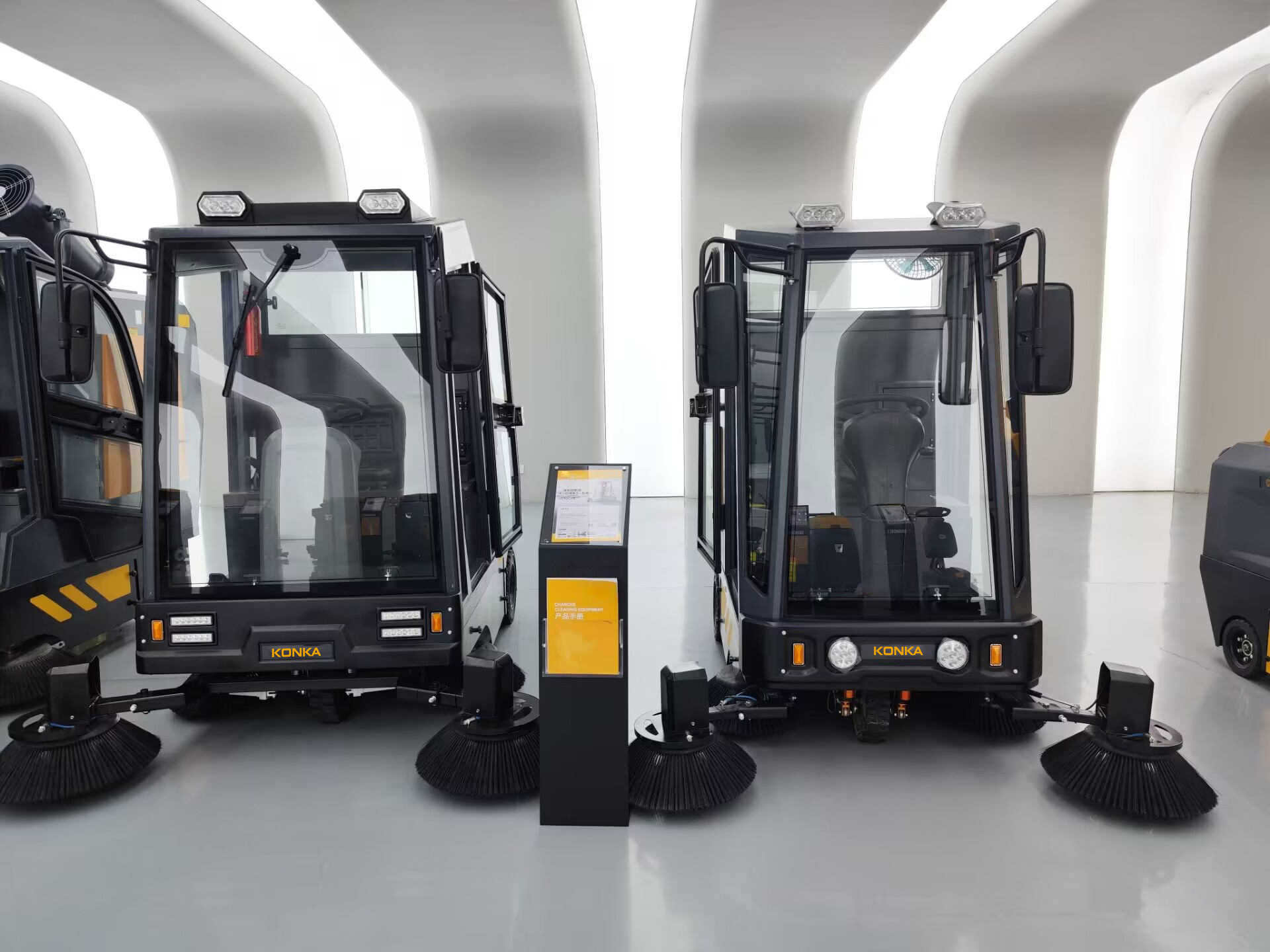 半封閉駕駛式掃地機(jī)有什么優(yōu)點(diǎn)