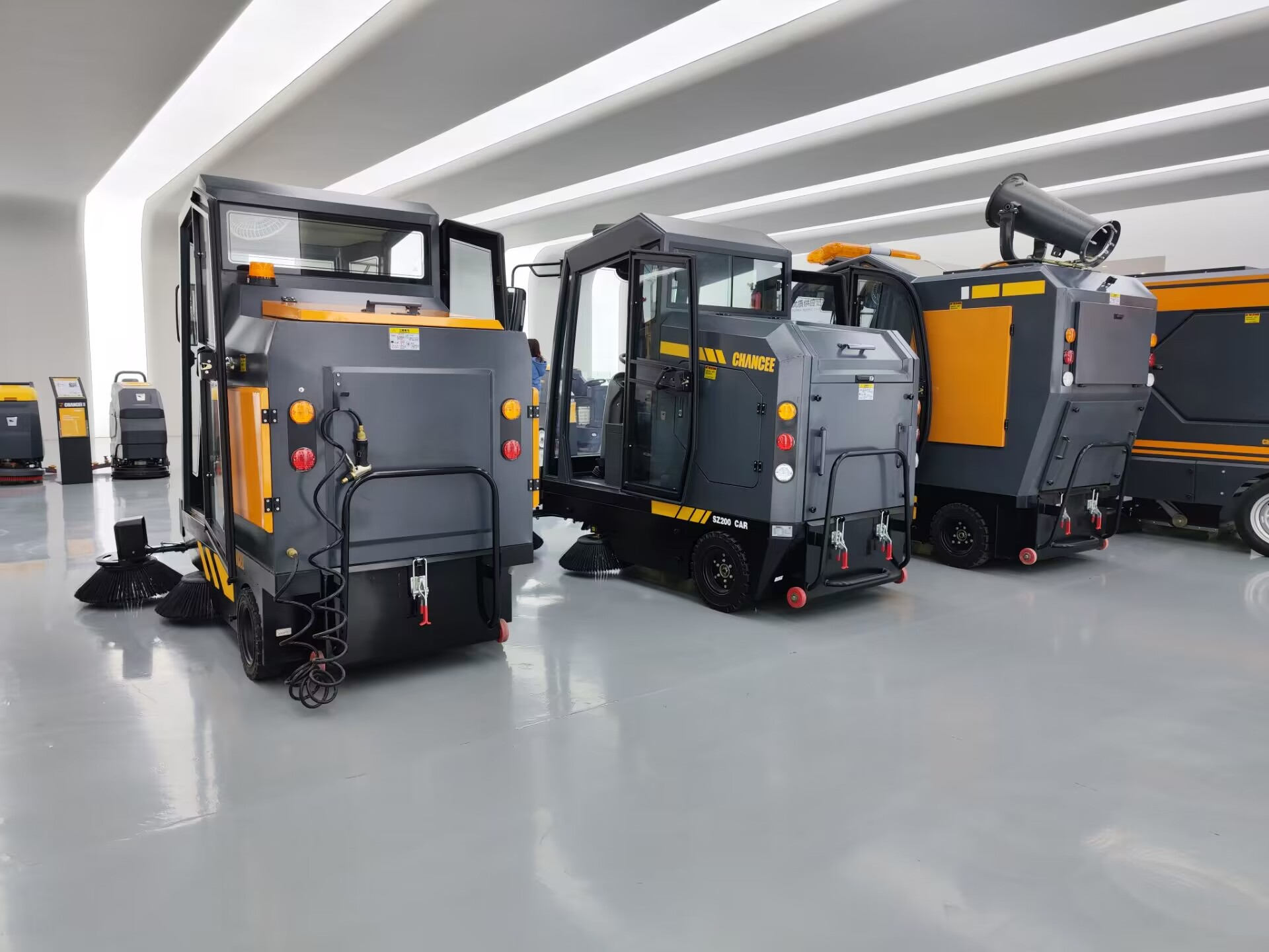 駕駛式掃地機在廣場使用需要注意哪些事項